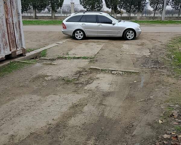 Серый Мерседес Ц-Класс, объемом двигателя 2.15 л и пробегом 425 тыс. км за 4999 $, фото 1 на Automoto.ua