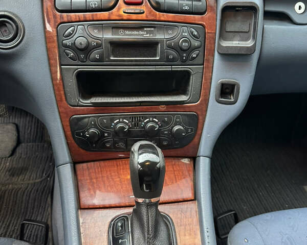 Серый Мерседес Ц-Класс, объемом двигателя 2.2 л и пробегом 260 тыс. км за 2500 $, фото 7 на Automoto.ua