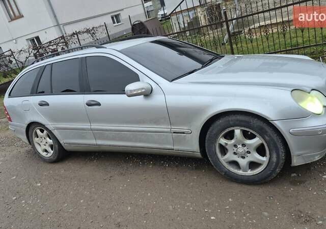 Серый Мерседес Ц-Класс, объемом двигателя 2.1 л и пробегом 350 тыс. км за 4001 $, фото 1 на Automoto.ua