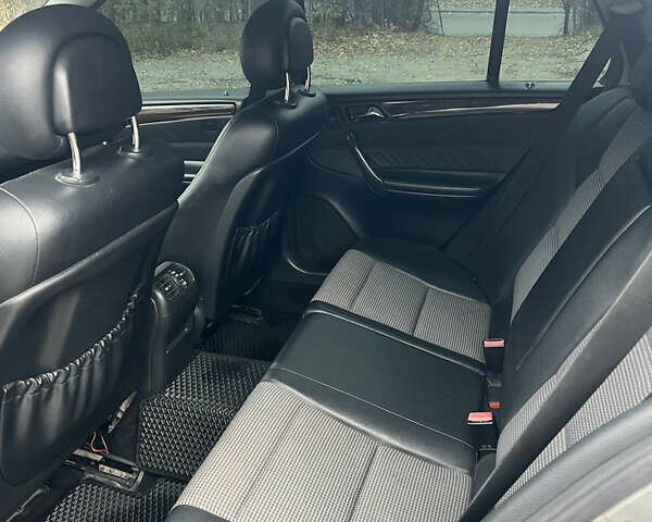 Сірий Мерседес Ц-Клас, об'ємом двигуна 2.69 л та пробігом 490 тис. км за 6900 $, фото 6 на Automoto.ua