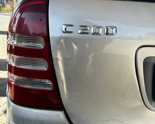 Серый Мерседес Ц-Класс, объемом двигателя 2.1 л и пробегом 465 тыс. км за 5500 $, фото 26 на Automoto.ua