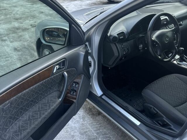 Серый Мерседес Ц-Класс, объемом двигателя 2.2 л и пробегом 300 тыс. км за 2300 $, фото 9 на Automoto.ua