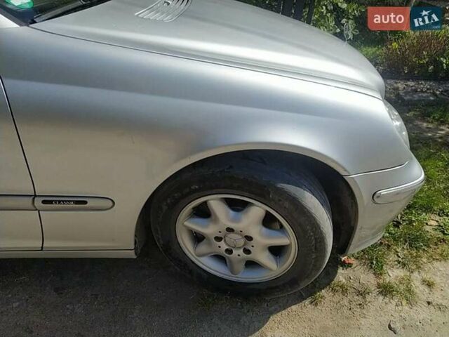 Серый Мерседес Ц-Класс, объемом двигателя 1.8 л и пробегом 307 тыс. км за 510 $, фото 5 на Automoto.ua