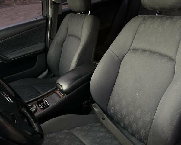 Серый Мерседес Ц-Класс, объемом двигателя 2.15 л и пробегом 387 тыс. км за 5500 $, фото 11 на Automoto.ua