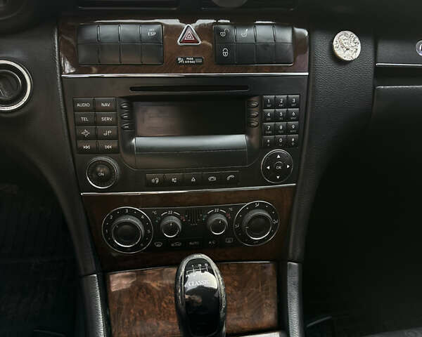 Серый Мерседес Ц-Класс, объемом двигателя 2.15 л и пробегом 387 тыс. км за 5500 $, фото 10 на Automoto.ua