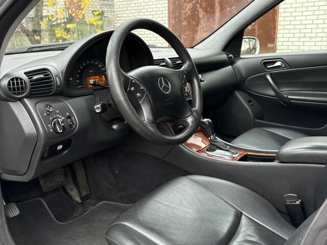 Серый Мерседес Ц-Класс, объемом двигателя 2.7 л и пробегом 220 тыс. км за 4750 $, фото 15 на Automoto.ua