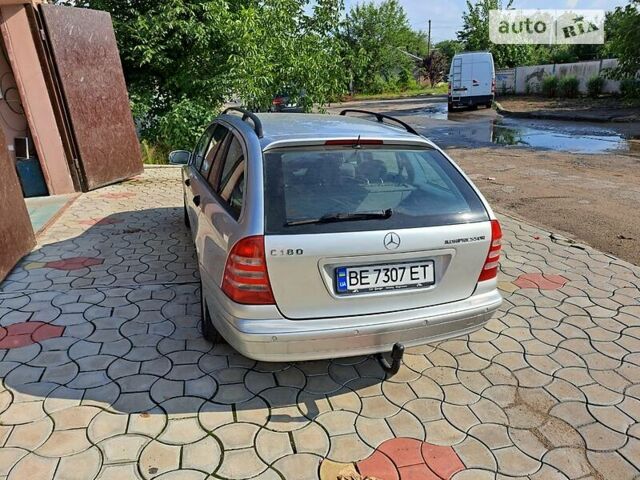 Сірий Мерседес Ц-Клас, об'ємом двигуна 1.8 л та пробігом 275 тис. км за 6000 $, фото 4 на Automoto.ua