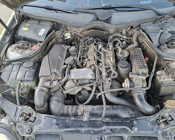 Сірий Мерседес Ц-Клас, об'ємом двигуна 2.2 л та пробігом 491 тис. км за 5900 $, фото 8 на Automoto.ua