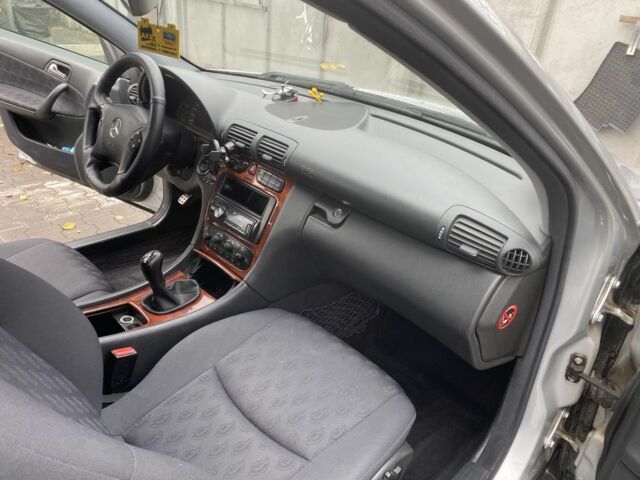 Сірий Мерседес Ц-Клас, об'ємом двигуна 1.8 л та пробігом 233 тис. км за 4600 $, фото 13 на Automoto.ua