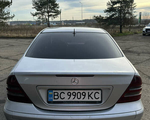 Серый Мерседес Ц-Класс, объемом двигателя 2.15 л и пробегом 387 тыс. км за 5500 $, фото 4 на Automoto.ua
