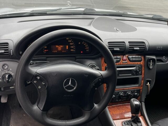 Сірий Мерседес Ц-Клас, об'ємом двигуна 2.1 л та пробігом 360 тис. км за 4300 $, фото 7 на Automoto.ua