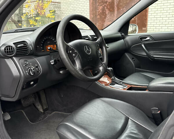 Серый Мерседес Ц-Класс, объемом двигателя 2.7 л и пробегом 208 тыс. км за 4750 $, фото 30 на Automoto.ua