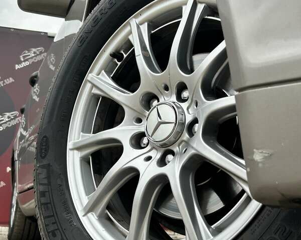 Мерседес Ц-Класс 2003 в Сумах на Automoto.ua Серый Мерседес Ц-Класс, объемом двигателя 2.15 л и пробегом 353 тыс. км за 5200 $, фото 2 на Automoto.ua