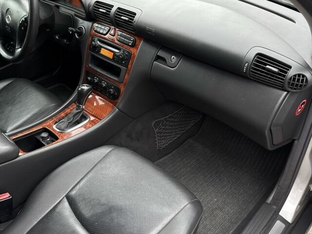 Серый Мерседес Ц-Класс, объемом двигателя 2.7 л и пробегом 220 тыс. км за 4750 $, фото 20 на Automoto.ua