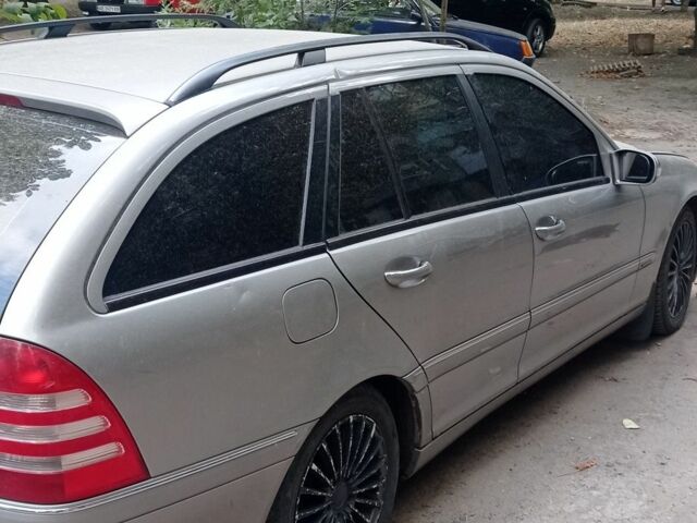 Серый Мерседес Ц-Класс, объемом двигателя 2 л и пробегом 340 тыс. км за 2200 $, фото 4 на Automoto.ua