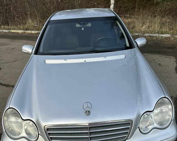 Серый Мерседес Ц-Класс, объемом двигателя 2.15 л и пробегом 387 тыс. км за 5500 $, фото 7 на Automoto.ua