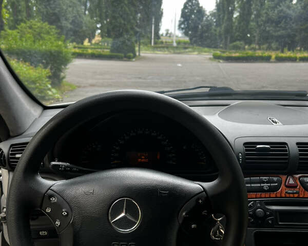 Серый Мерседес Ц-Класс, объемом двигателя 2.15 л и пробегом 342 тыс. км за 3800 $, фото 8 на Automoto.ua