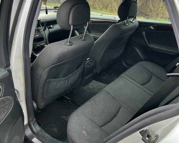 Сірий Мерседес Ц-Клас, об'ємом двигуна 2.15 л та пробігом 430 тис. км за 5200 $, фото 6 на Automoto.ua