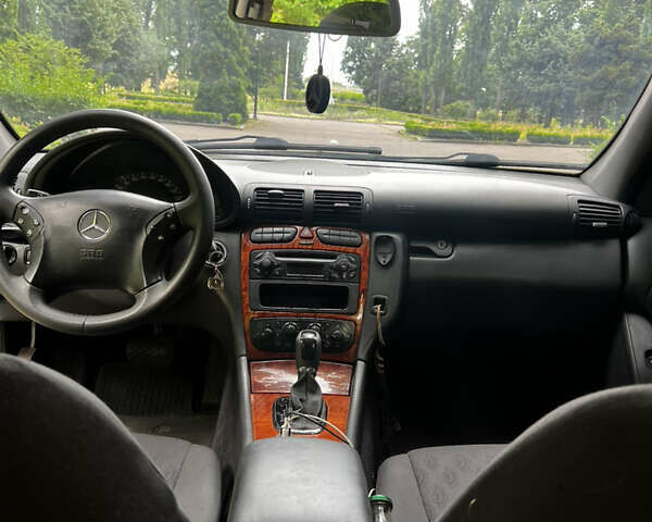 Серый Мерседес Ц-Класс, объемом двигателя 2.15 л и пробегом 342 тыс. км за 3800 $, фото 9 на Automoto.ua