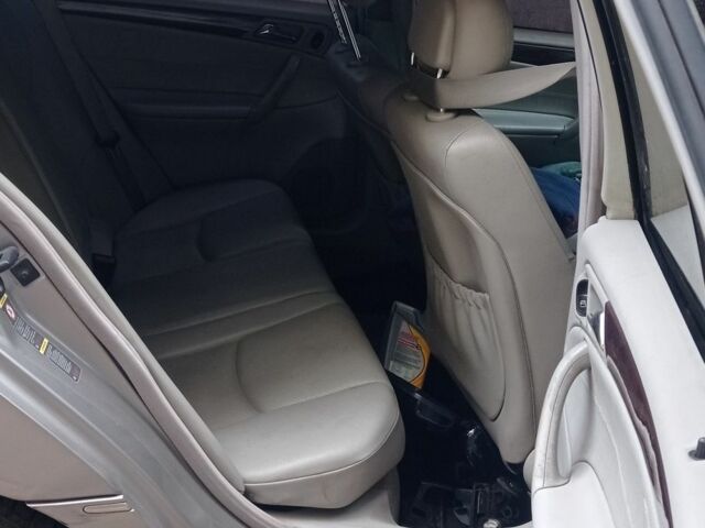 Серый Мерседес Ц-Класс, объемом двигателя 2 л и пробегом 340 тыс. км за 2200 $, фото 3 на Automoto.ua