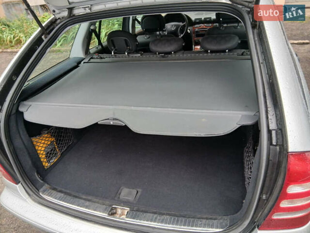 Серый Мерседес Ц-Класс, объемом двигателя 1.8 л и пробегом 260 тыс. км за 6500 $, фото 4 на Automoto.ua