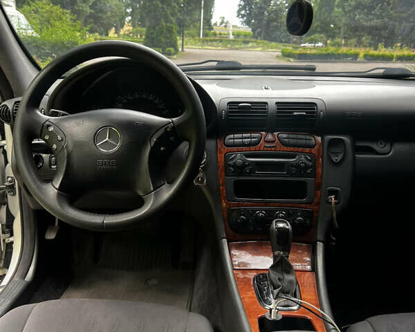 Серый Мерседес Ц-Класс, объемом двигателя 2.15 л и пробегом 342 тыс. км за 3800 $, фото 6 на Automoto.ua