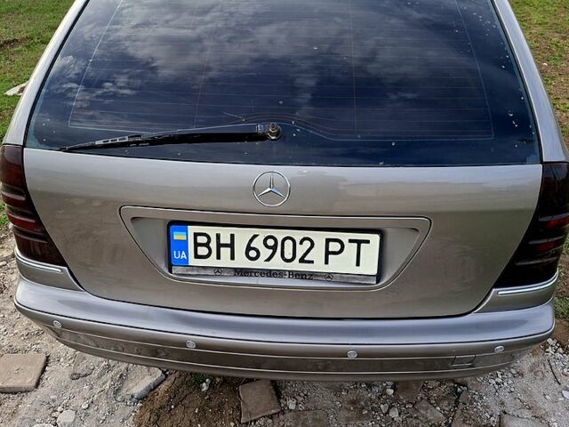 Серый Мерседес Ц-Класс, объемом двигателя 2.1 л и пробегом 494 тыс. км за 5000 $, фото 3 на Automoto.ua