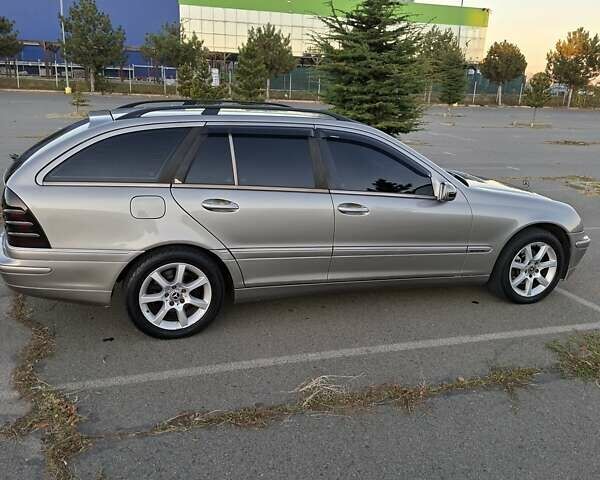 Сірий Мерседес Ц-Клас, об'ємом двигуна 2.2 л та пробігом 491 тис. км за 5900 $, фото 2 на Automoto.ua