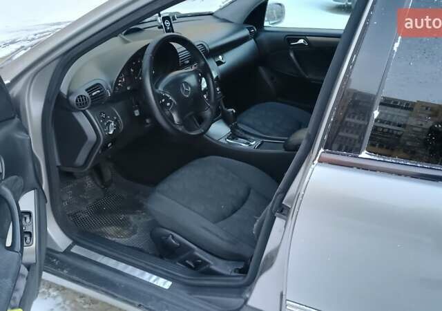 Сірий Мерседес Ц-Клас, об'ємом двигуна 2.69 л та пробігом 360 тис. км за 5500 $, фото 16 на Automoto.ua