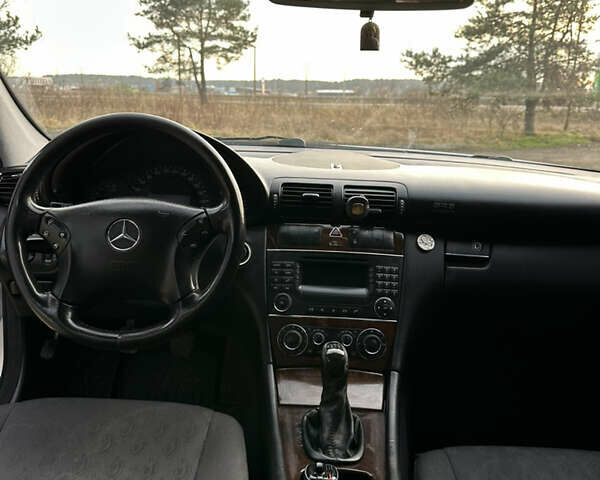 Серый Мерседес Ц-Класс, объемом двигателя 2.15 л и пробегом 387 тыс. км за 5500 $, фото 14 на Automoto.ua