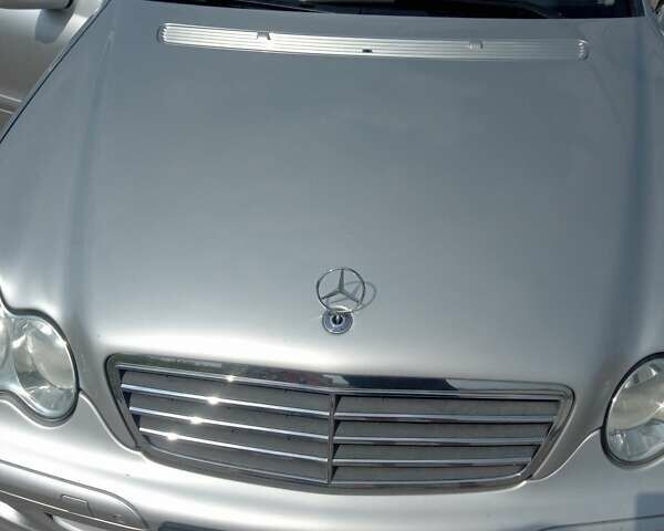 Сірий Мерседес Ц-Клас, об'ємом двигуна 1.8 л та пробігом 250 тис. км за 6300 $, фото 18 на Automoto.ua
