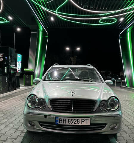 Серый Мерседес Ц-Класс, объемом двигателя 2.7 л и пробегом 300 тыс. км за 5300 $, фото 1 на Automoto.ua