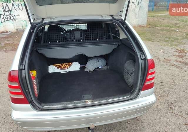 Серый Мерседес Ц-Класс, объемом двигателя 2.15 л и пробегом 310 тыс. км за 5680 $, фото 11 на Automoto.ua