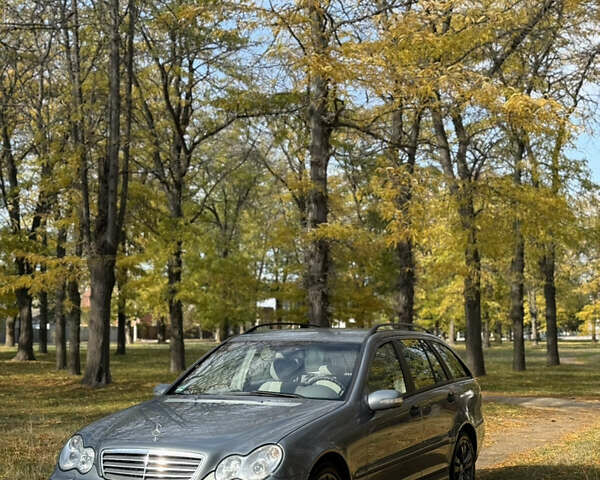 Сірий Мерседес Ц-Клас, об'ємом двигуна 2.15 л та пробігом 315 тис. км за 6100 $, фото 12 на Automoto.ua