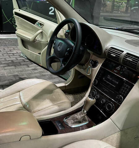 Серый Мерседес Ц-Класс, объемом двигателя 2.7 л и пробегом 300 тыс. км за 5300 $, фото 10 на Automoto.ua