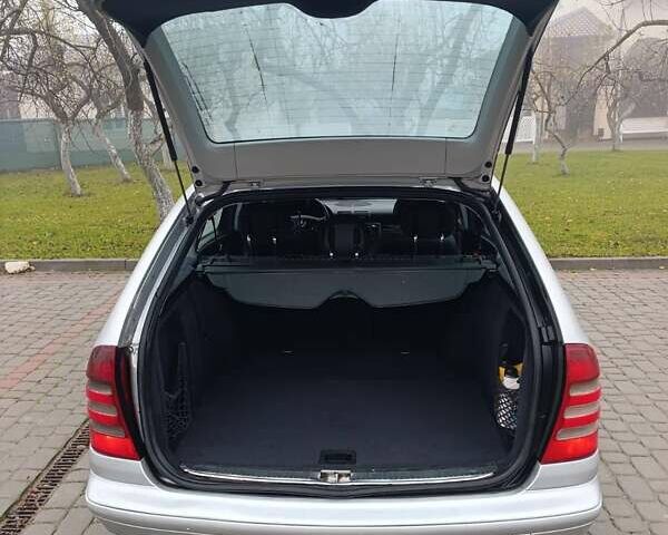 Сірий Мерседес Ц-Клас, об'ємом двигуна 2.15 л та пробігом 504 тис. км за 4850 $, фото 3 на Automoto.ua