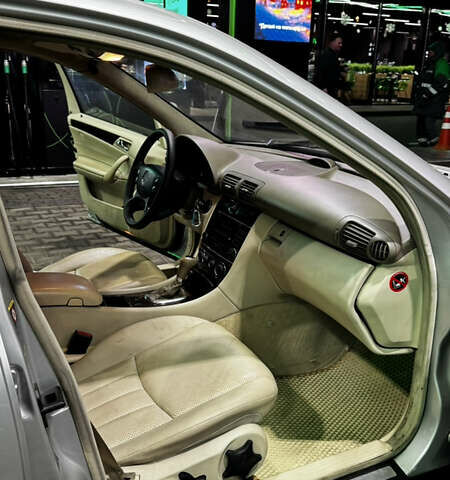 Серый Мерседес Ц-Класс, объемом двигателя 2.7 л и пробегом 300 тыс. км за 5300 $, фото 9 на Automoto.ua