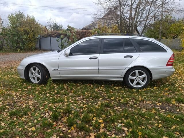 Серый Мерседес Ц-Класс, объемом двигателя 2.2 л и пробегом 340 тыс. км за 5600 $, фото 2 на Automoto.ua