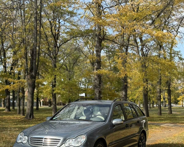 Сірий Мерседес Ц-Клас, об'ємом двигуна 2.15 л та пробігом 315 тис. км за 6100 $, фото 14 на Automoto.ua