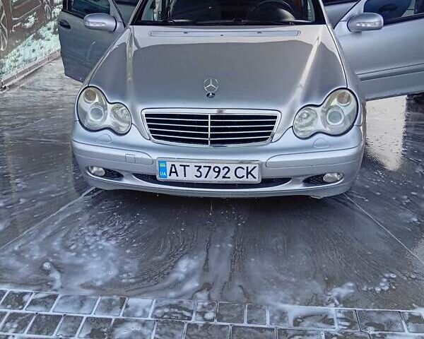 Сірий Мерседес Ц-Клас, об'ємом двигуна 2.1 л та пробігом 400 тис. км за 4850 $, фото 3 на Automoto.ua