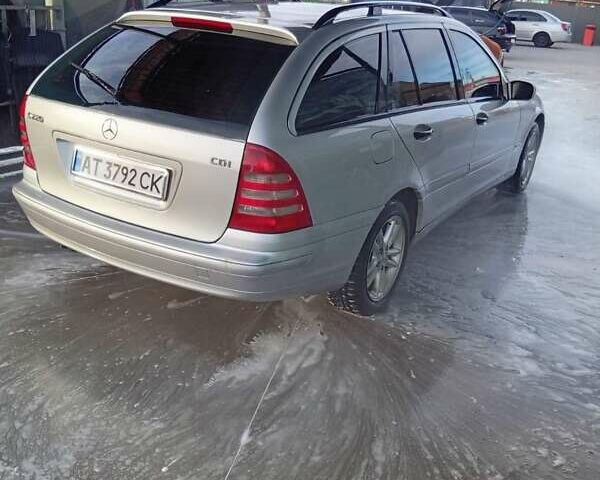 Сірий Мерседес Ц-Клас, об'ємом двигуна 2.1 л та пробігом 400 тис. км за 4850 $, фото 1 на Automoto.ua