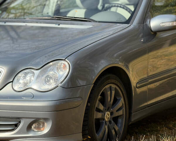 Сірий Мерседес Ц-Клас, об'ємом двигуна 2.15 л та пробігом 315 тис. км за 6100 $, фото 13 на Automoto.ua