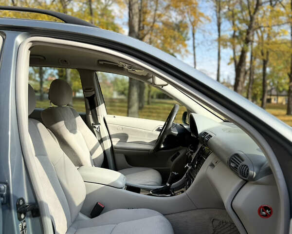 Сірий Мерседес Ц-Клас, об'ємом двигуна 2.15 л та пробігом 315 тис. км за 6100 $, фото 20 на Automoto.ua