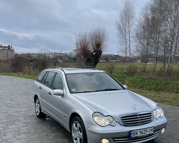Сірий Мерседес Ц-Клас, об'ємом двигуна 1.8 л та пробігом 249 тис. км за 5500 $, фото 2 на Automoto.ua