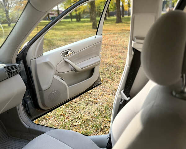 Сірий Мерседес Ц-Клас, об'ємом двигуна 2.15 л та пробігом 315 тис. км за 6100 $, фото 21 на Automoto.ua