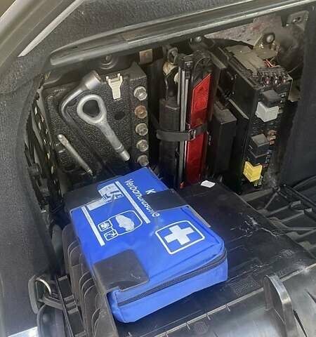 Серый Мерседес Ц-Класс, объемом двигателя 1.8 л и пробегом 360 тыс. км за 5500 $, фото 4 на Automoto.ua