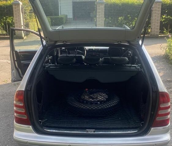 Серый Мерседес Ц-Класс, объемом двигателя 1.8 л и пробегом 360 тыс. км за 5500 $, фото 4 на Automoto.ua