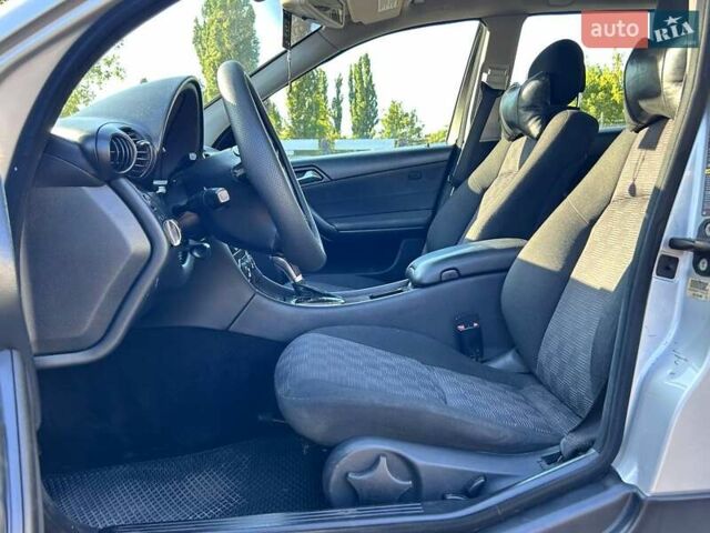 Сірий Мерседес Ц-Клас, об'ємом двигуна 2.1 л та пробігом 234 тис. км за 5900 $, фото 14 на Automoto.ua