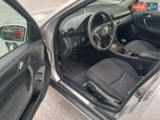 Сірий Мерседес Ц-Клас, об'ємом двигуна 1.8 л та пробігом 250 тис. км за 4999 $, фото 4 на Automoto.ua
