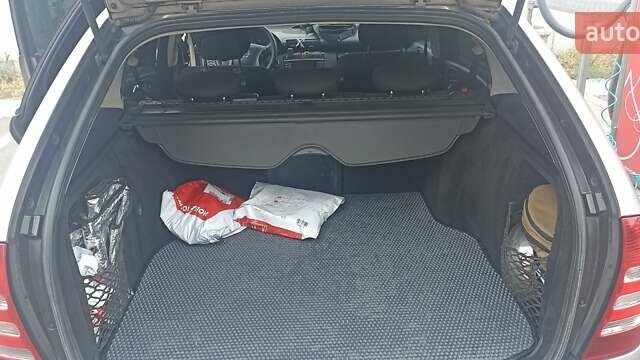 Сірий Мерседес Ц-Клас, об'ємом двигуна 2.15 л та пробігом 344 тис. км за 5650 $, фото 11 на Automoto.ua